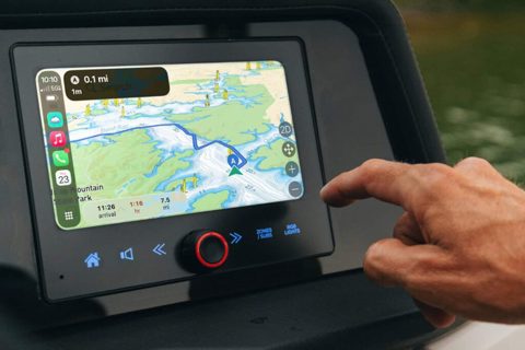 Why miss out on Apple CarPlay or Android Auto just because you’re on a pontoon? Boat makers hop on board