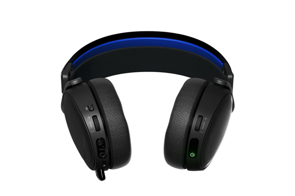 SteelSeries Arctis 7P+ on white background