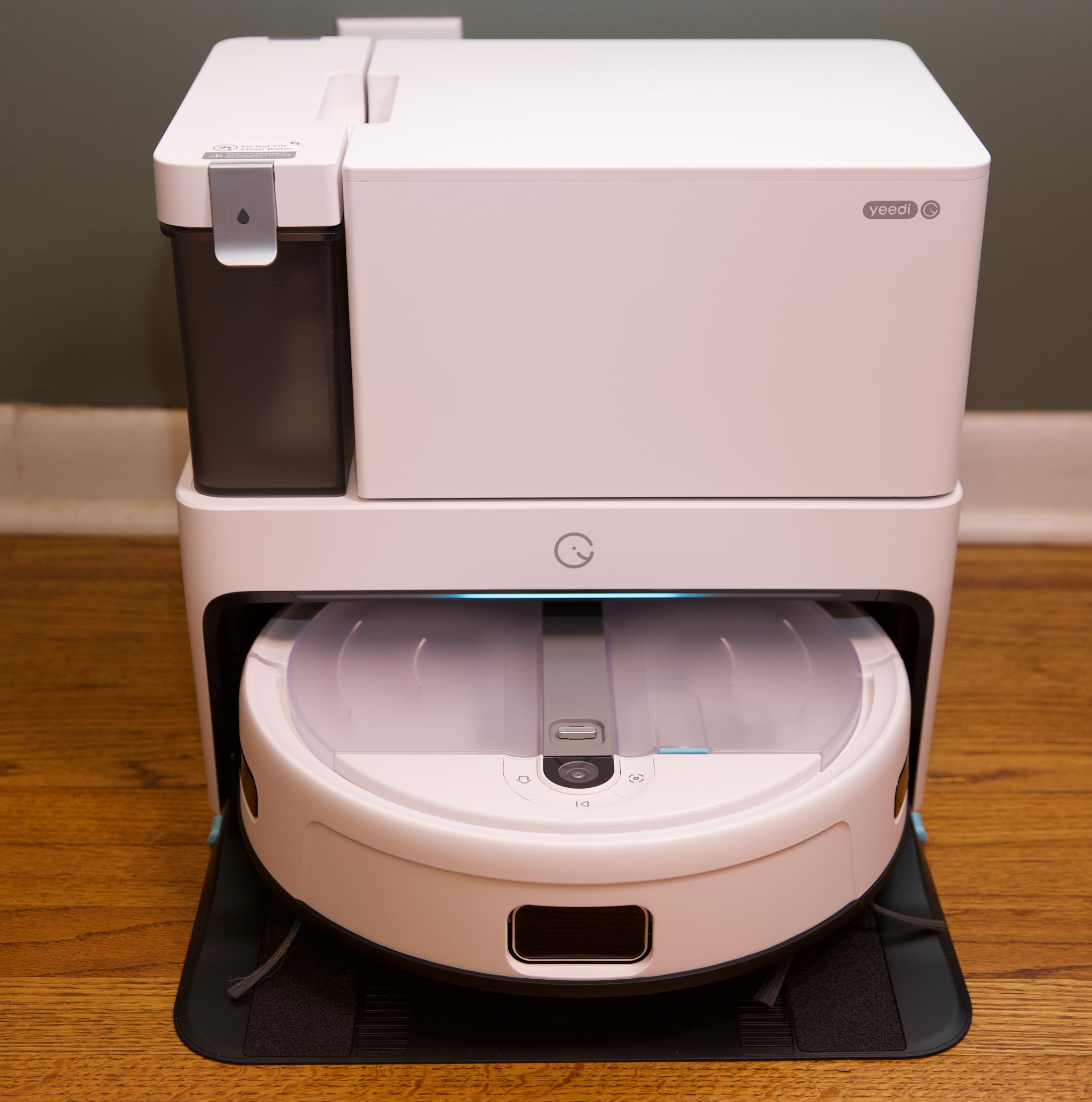 Photo of Yeedi Cube robot vacuum sitting in dock