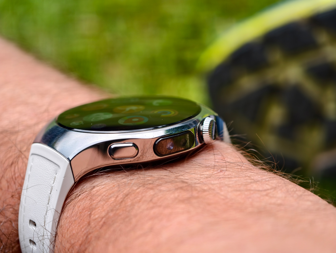 Huawei Watch 5 review thickness
