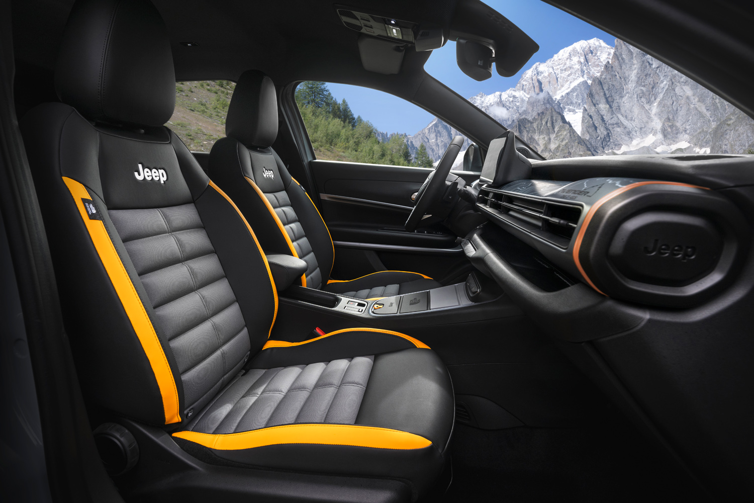 Jeep Avenger 4xe North Face Edition cabin