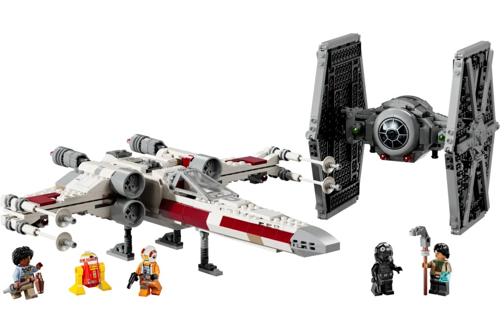 TIE fighter and X-Wing mash-up
