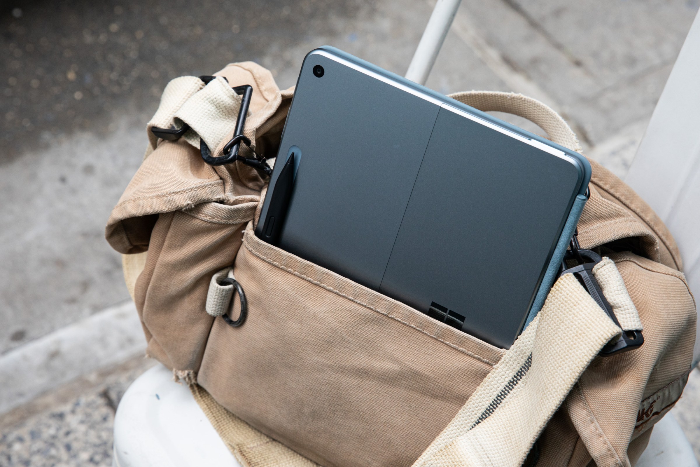 The stylus doesn’t fall off easily in a bag, thanks to strong magnets.