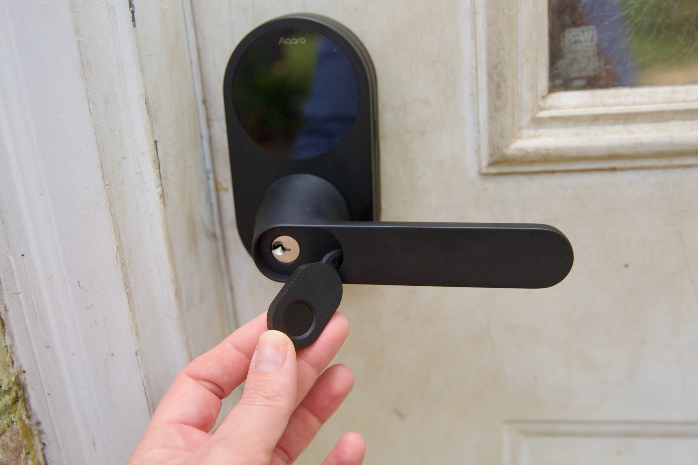 The keyhole is hidden under the fingerprint reader.