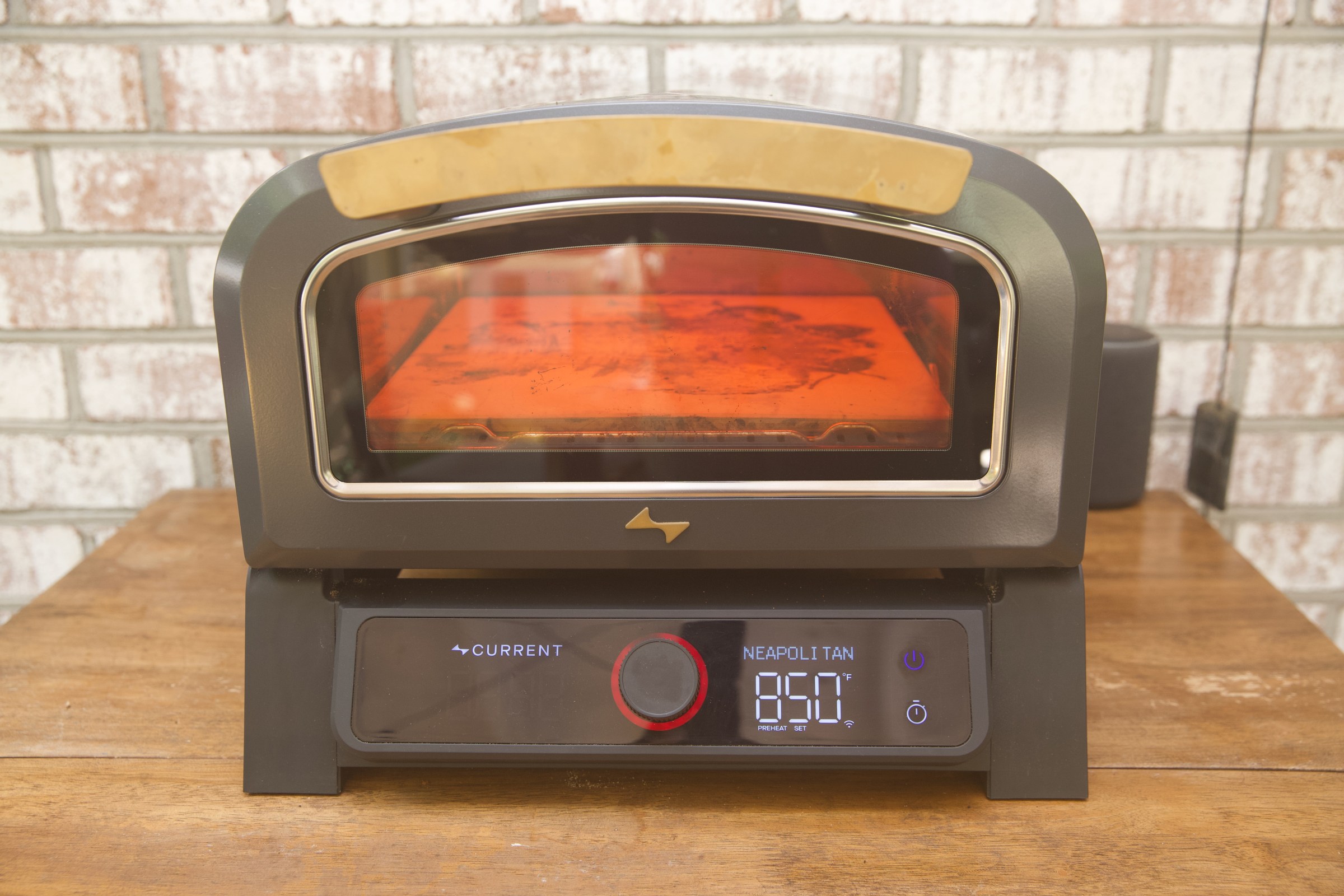 The Model P comes in two colors, sand or slate.