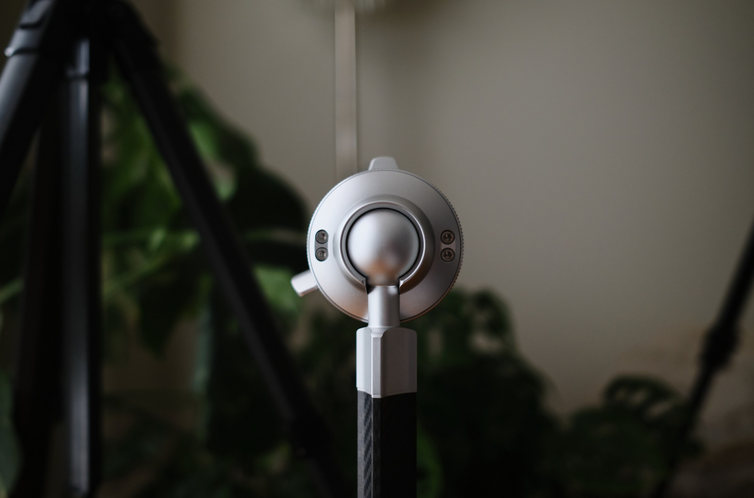 Original Travel Tripod had prongs on the base which made vertical operation harder. That is no longer a problem here. It’s easily the best and my favorite upgrade.
