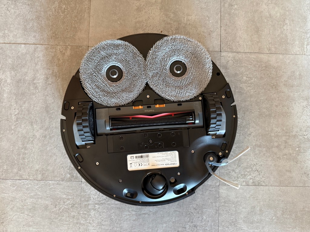 Roborock Saros Z70 Underneath