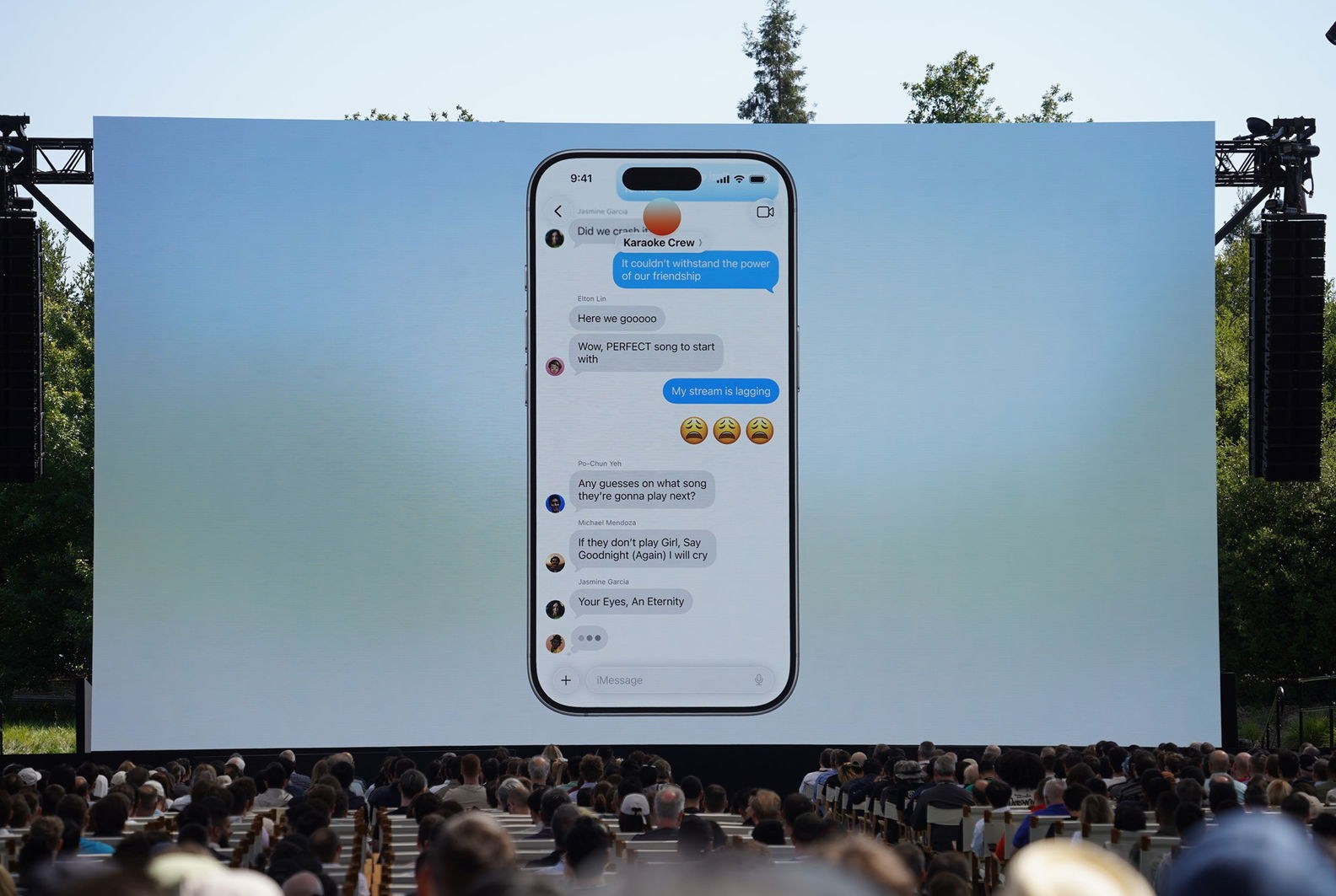 A photo of Messages changes in iOS 26.