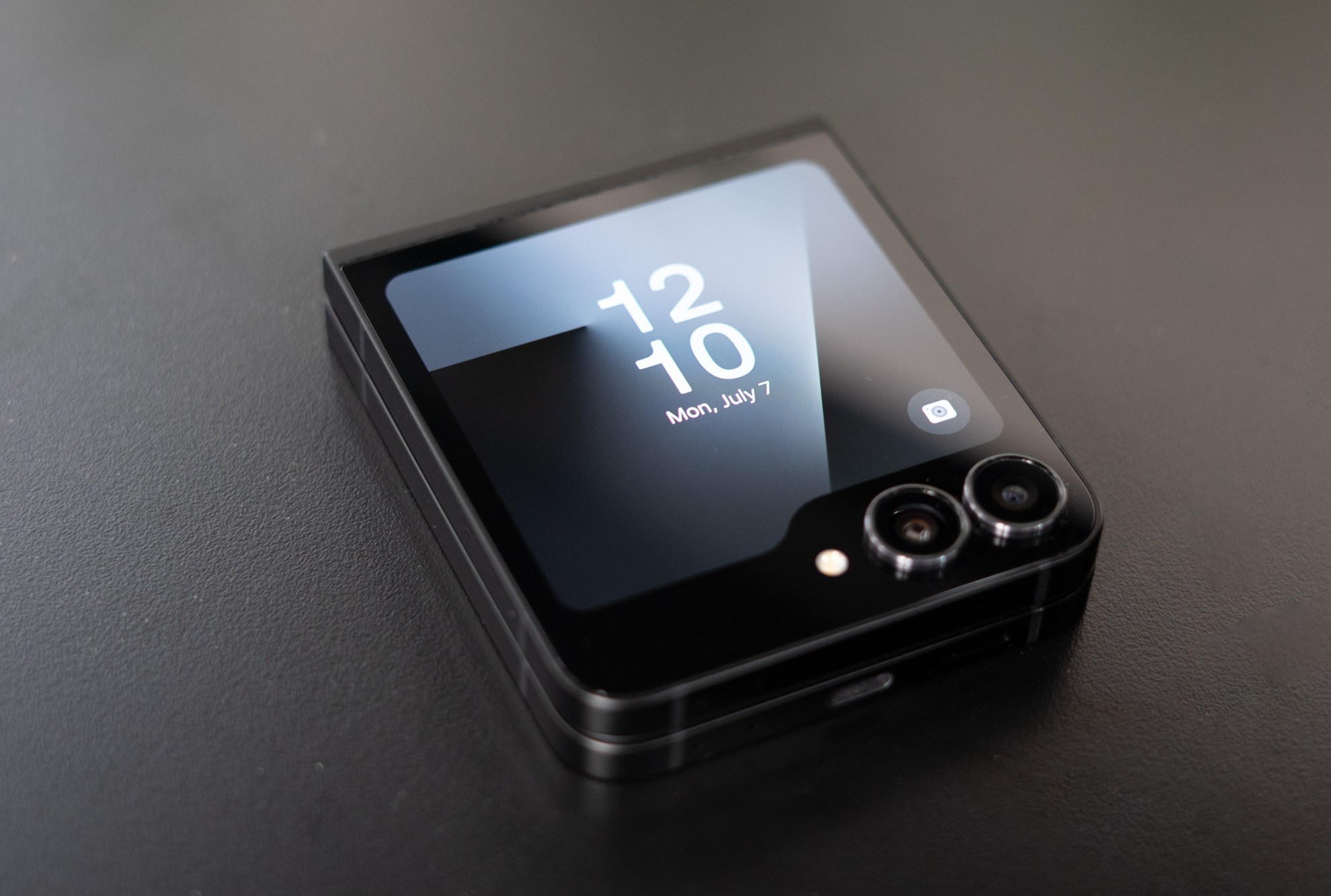 Samsung Galaxy Z Flip 7 FE with cover screen closed.