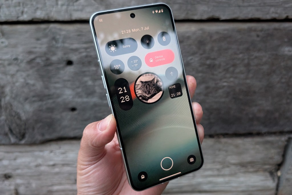 Nothing Phone 3 review lock screen