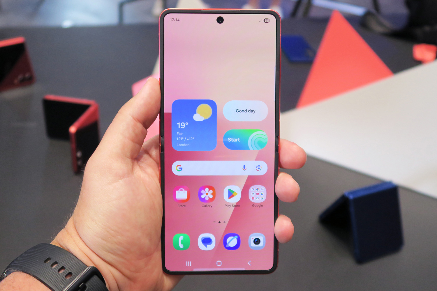 Samsung Galaxy Unpacked July 2025 hands on Z Flip 7 open handheld front straight homescreen