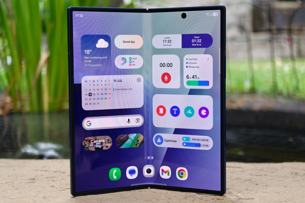 Samsung Galaxy Z Fold 7 review front inner