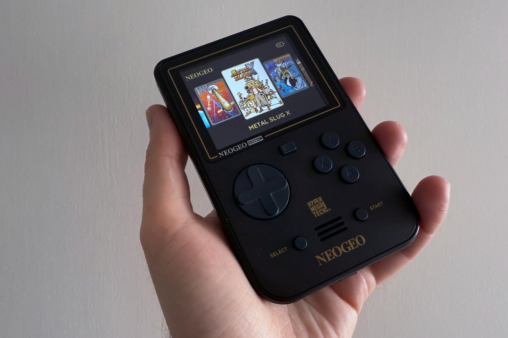 Hand holding the Neo Geo Super Pocket