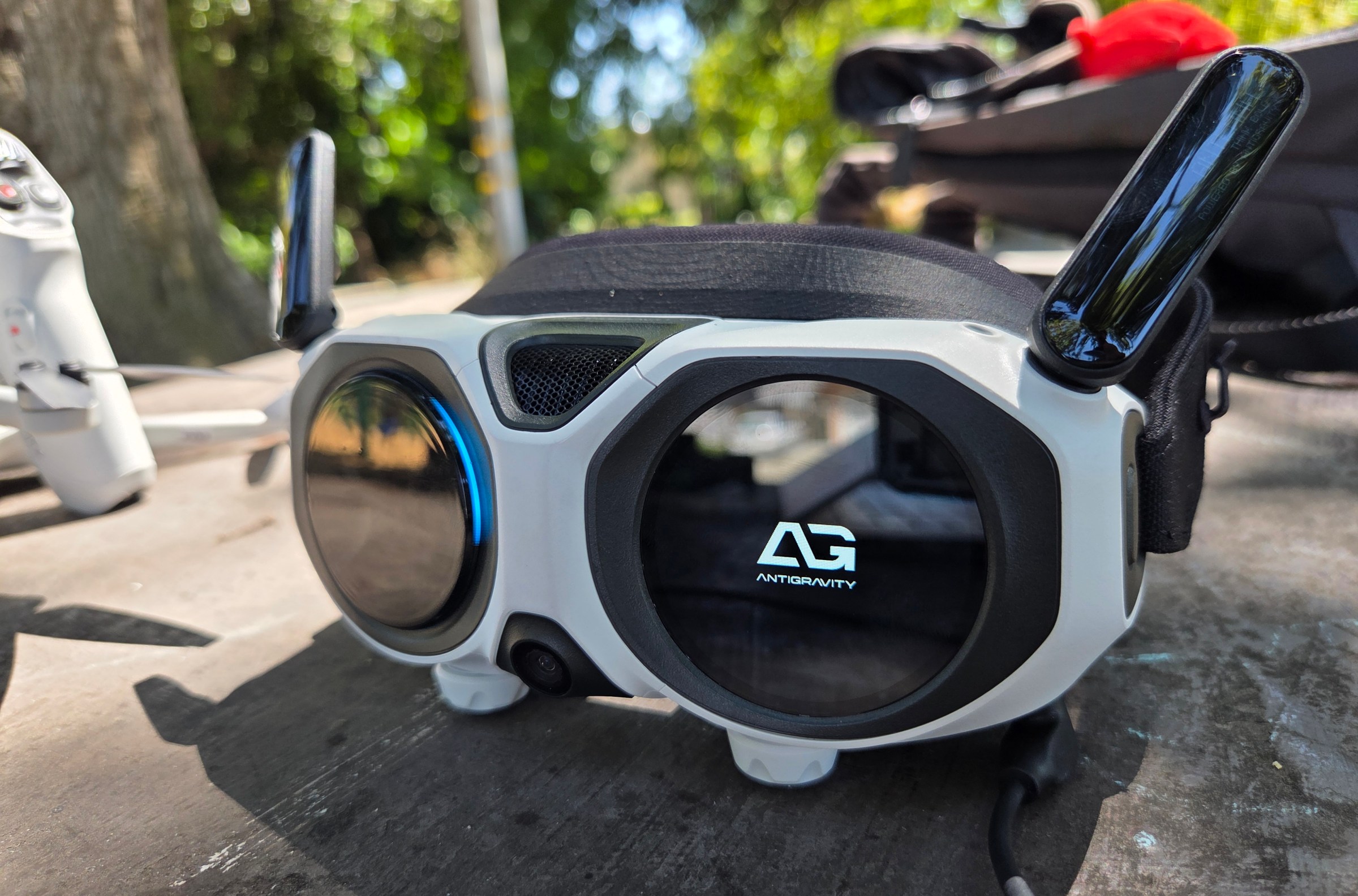 The bundled goggles have a built-in screen that shows what you see inside, and a camera for passthrough.