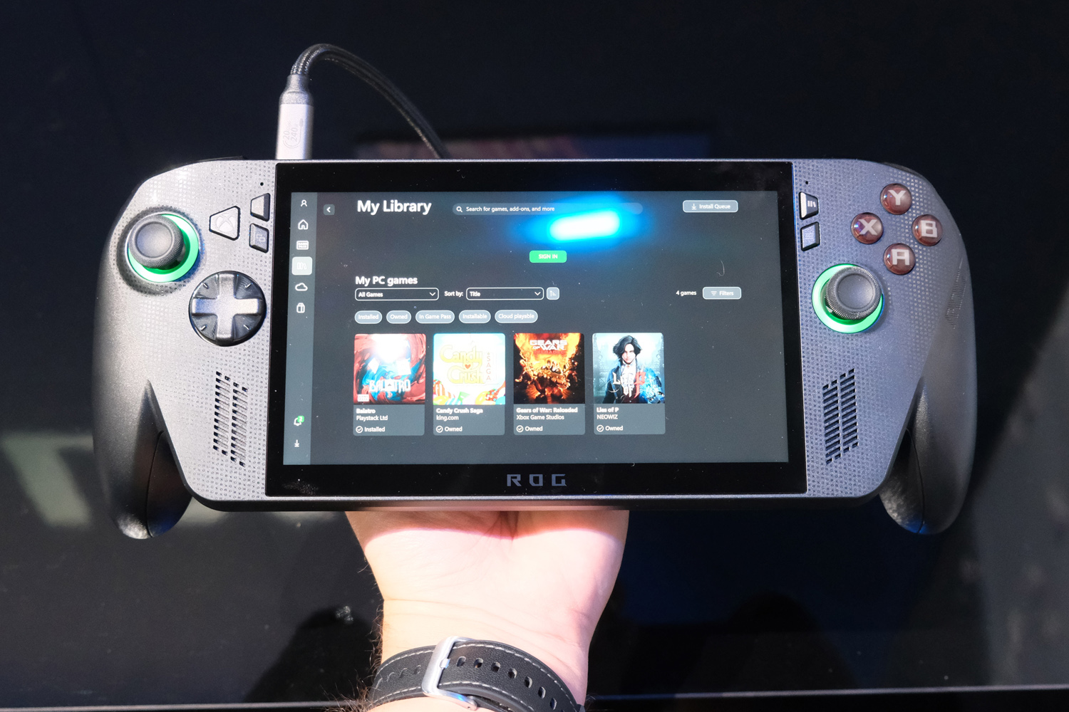 Asus ROG Xbox Ally X Gamesom handson in hand front