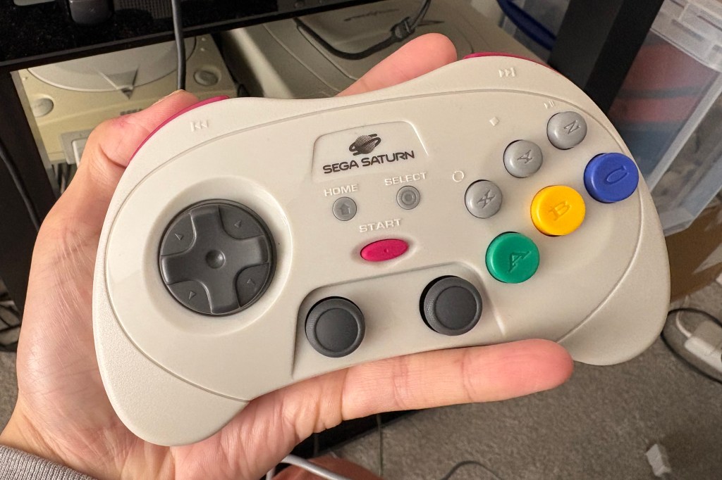 Retro Bit Saturn