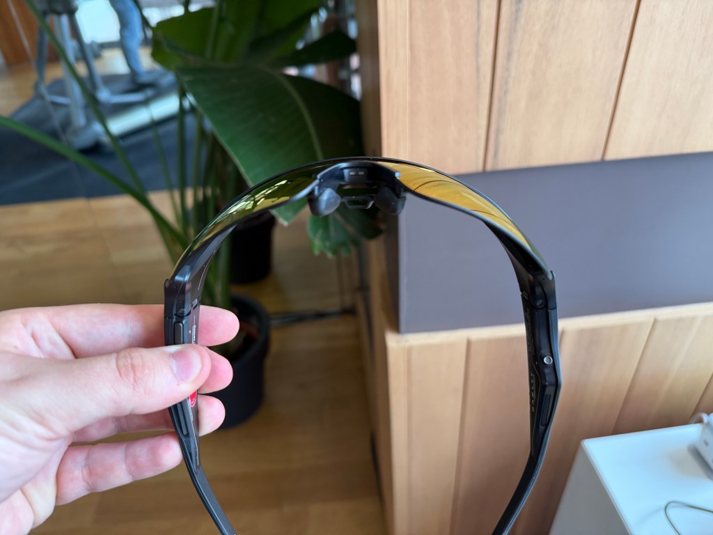 Meta Oakley Vanguards frame and speakers