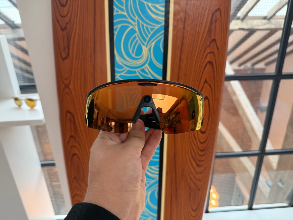 Meta Oakley Vanguards camera and lens