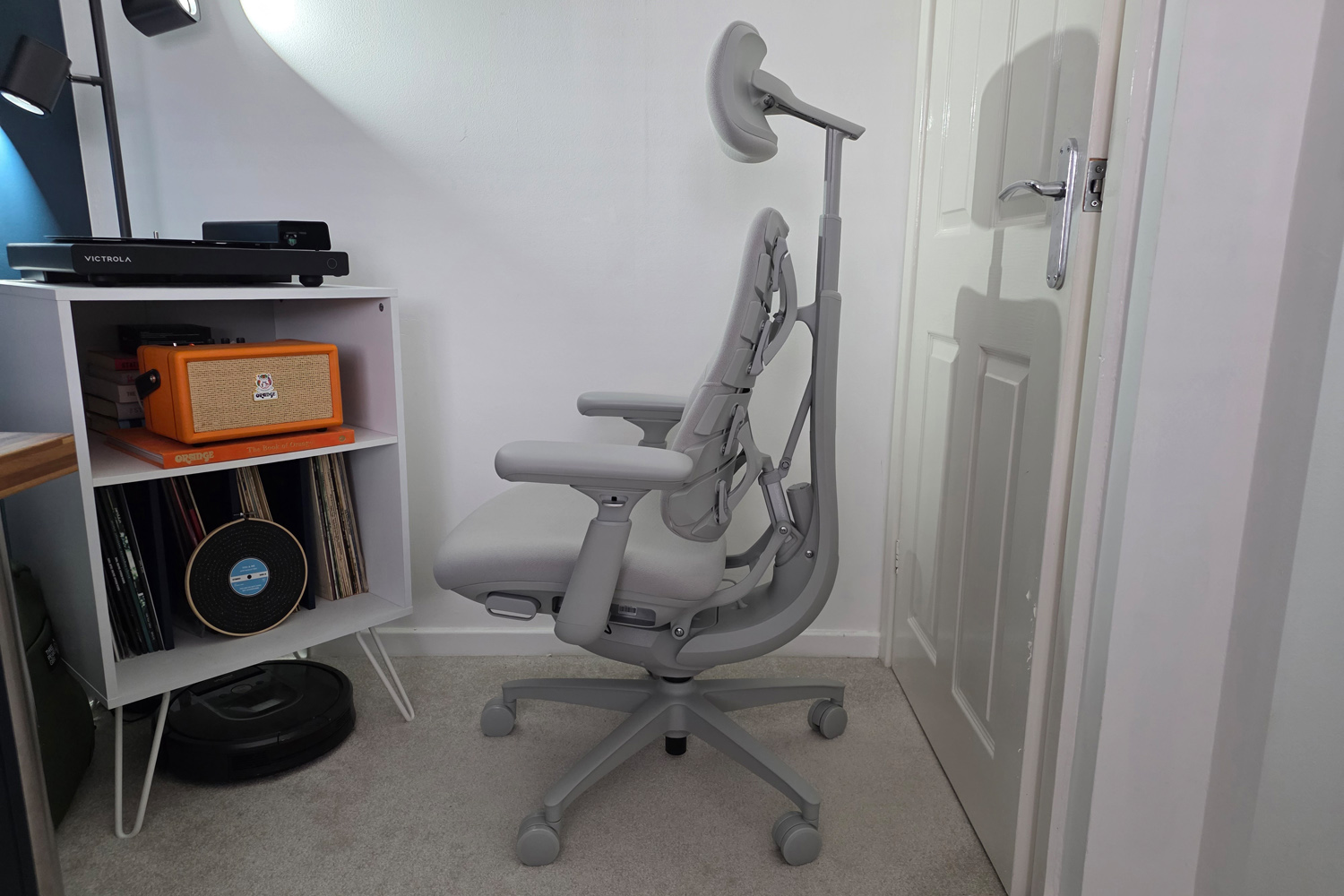 LiberNovo Omni chair review side