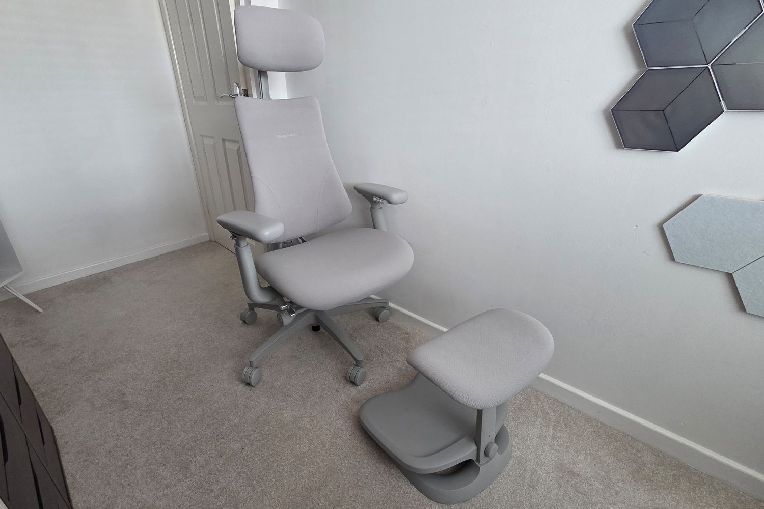 LiberNovo Omni chair review with foot rest