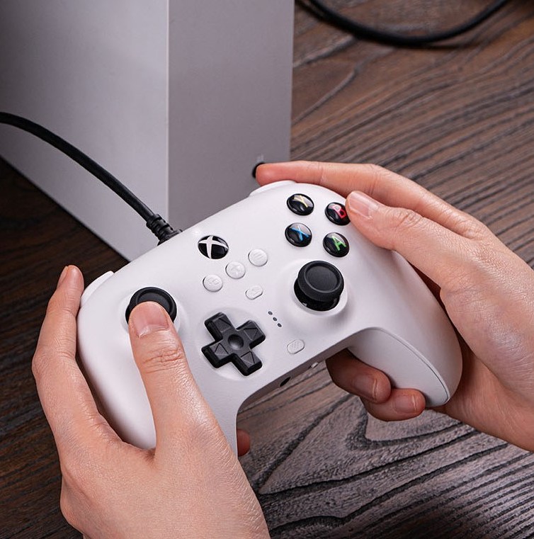 Someone playing on Xbox with 8BitDo Ultimate wired controller