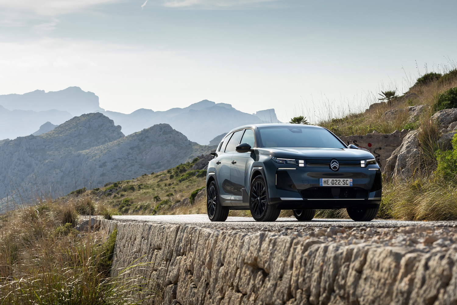 Citroen e-C5 Aircross drive static front