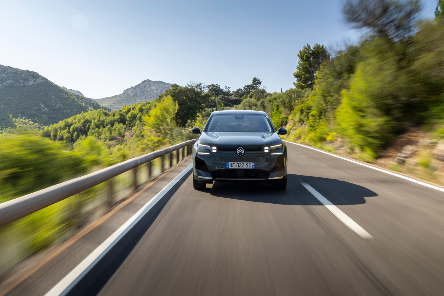 Citroen e-C5 Aircross drive tracking nose