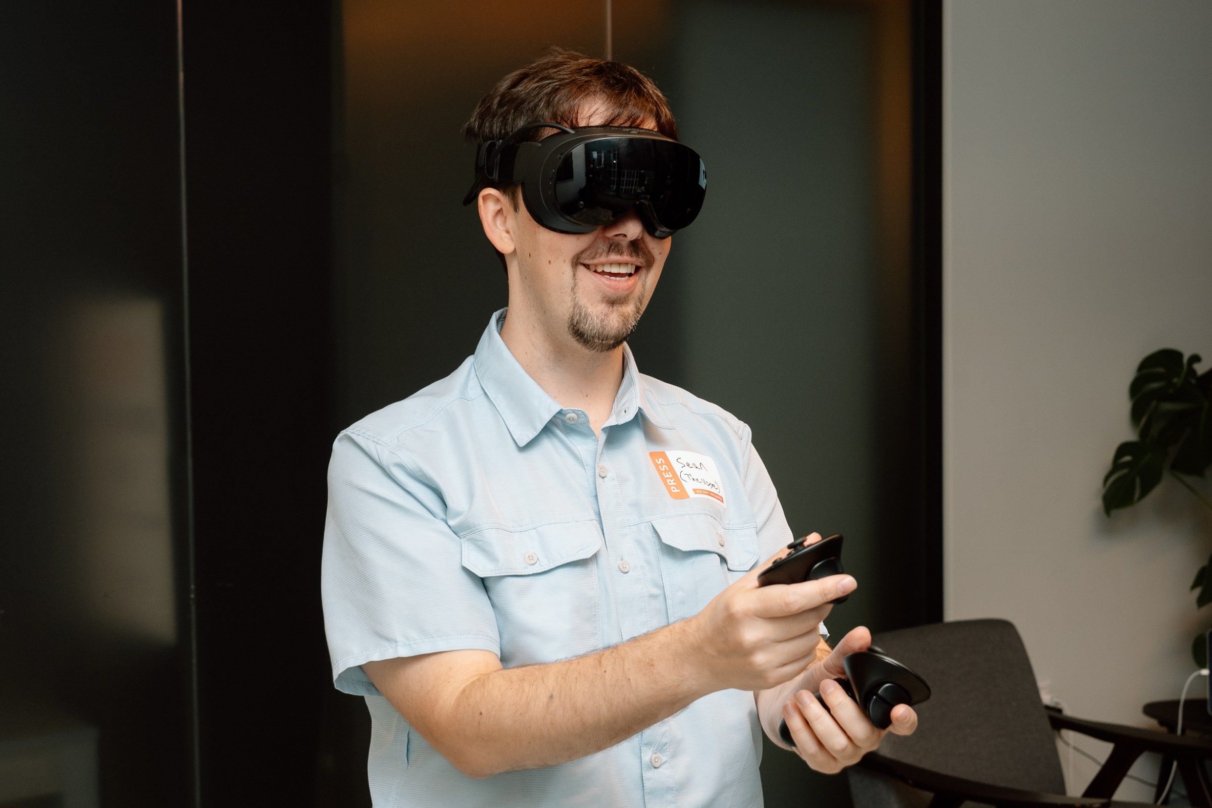 The Verge’s Sean Hollister wearing Valve’s Steam Frame VR headset.