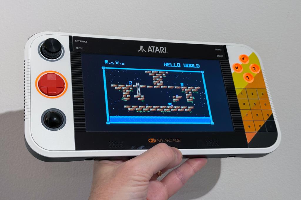 Gamestation Go running NES game