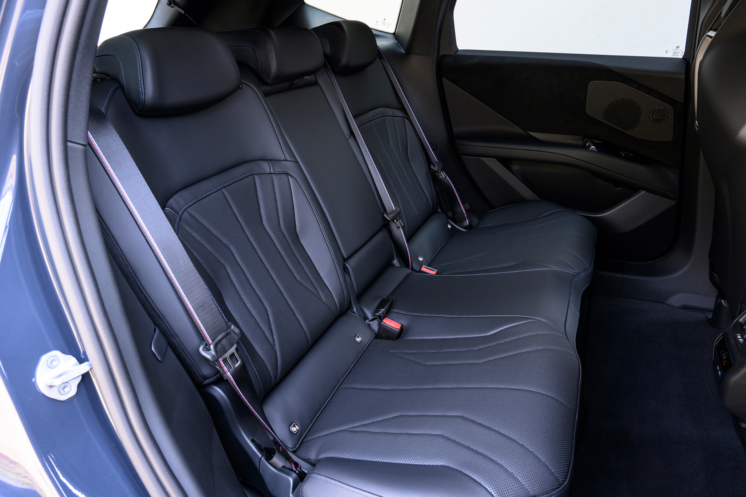 BMW iX3 2026 drive rear seats
