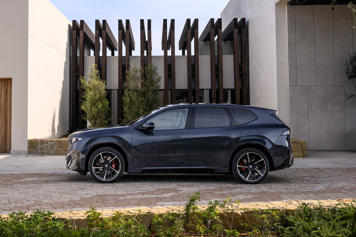 BMW iX3 2026 drive static side