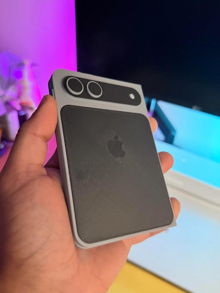 Back of 3D printed iPhone Fold based on rumours
