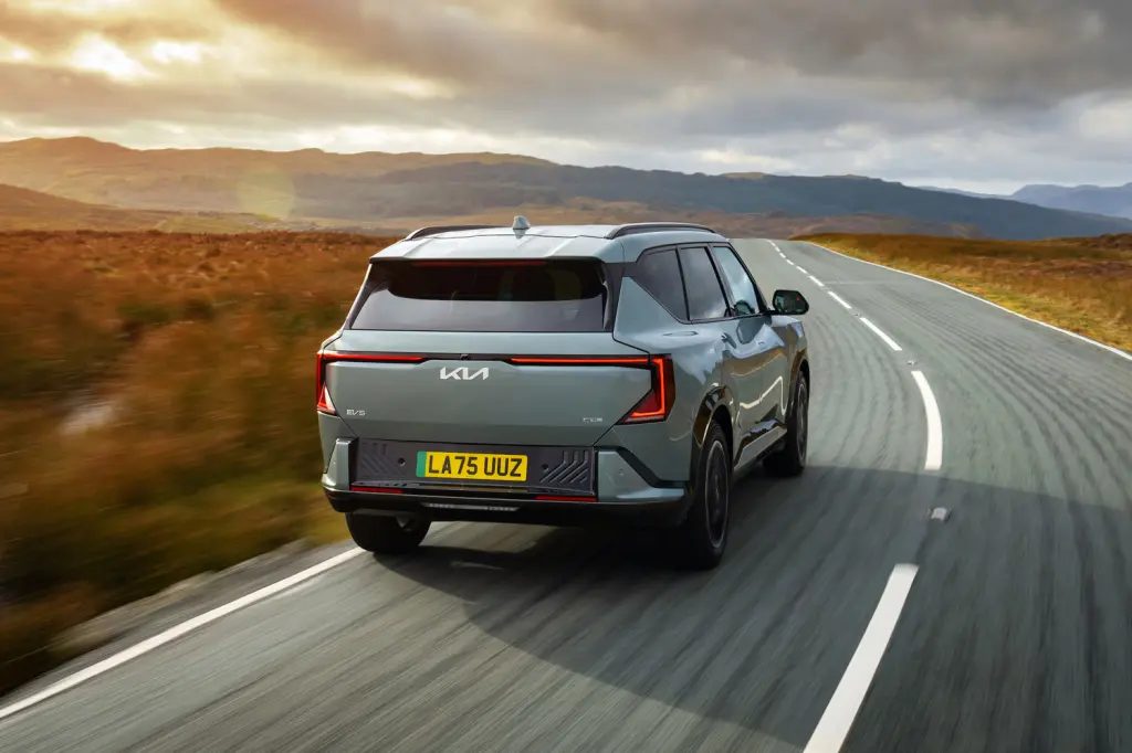Kia EV5 drive tracking rear
