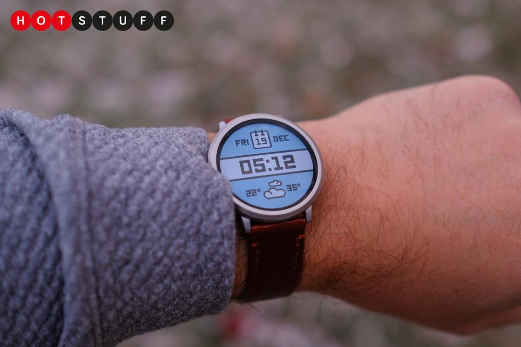 Pebble Round 2 on wrist