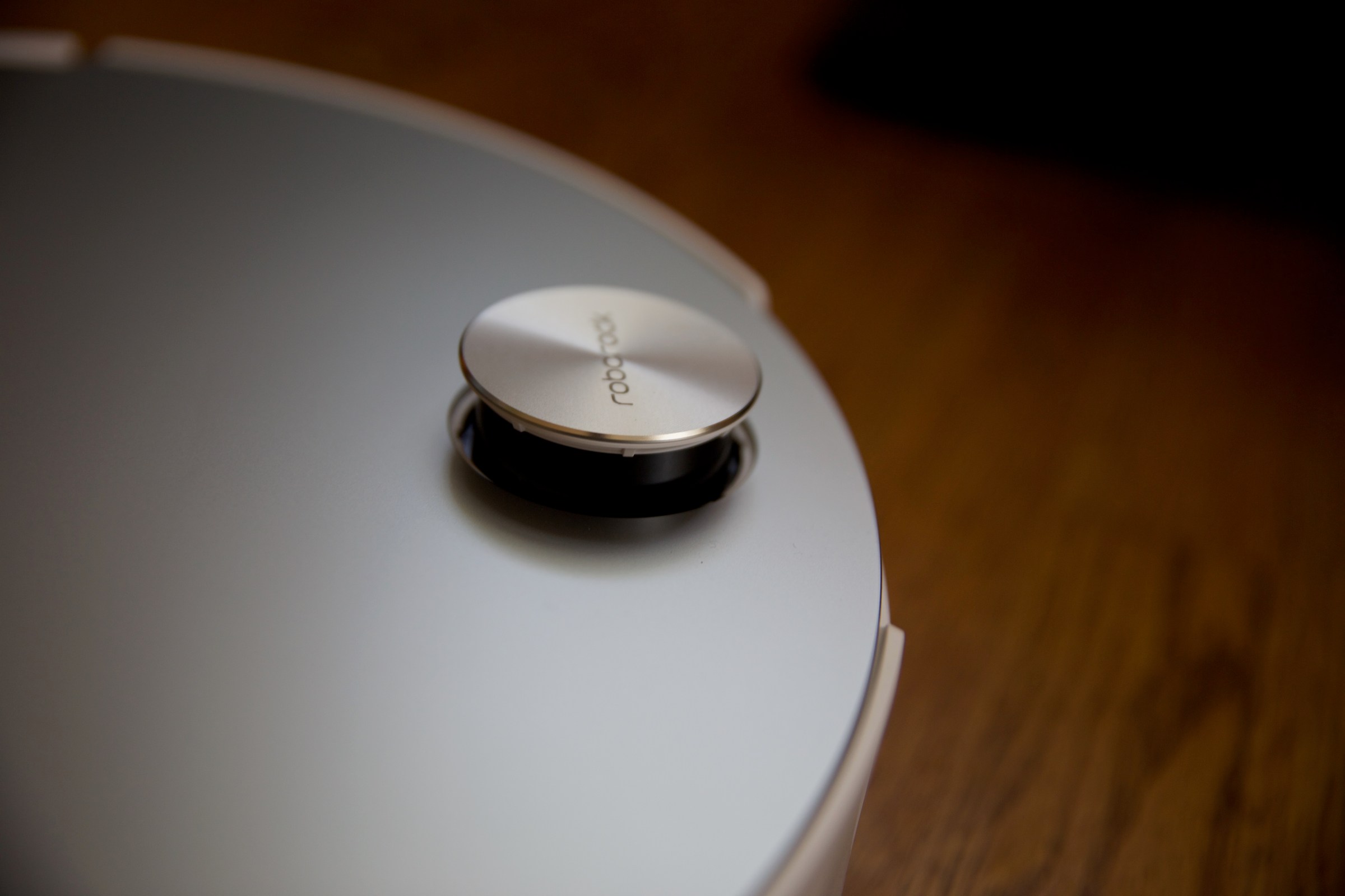 The Saros 10 features a retractable lidar tower and superb navigation.