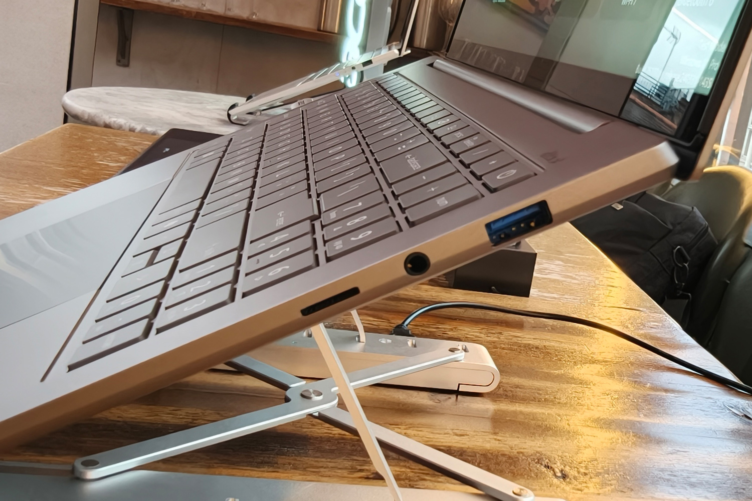 Acer Swift 16 AI CES 2026 ports right