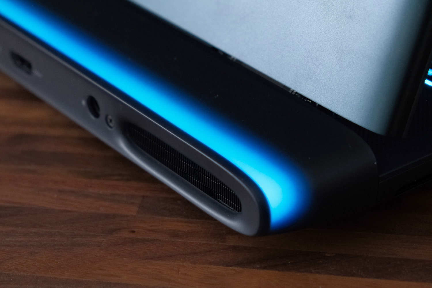 Alienware 16 Area-51 review 2025 RGB