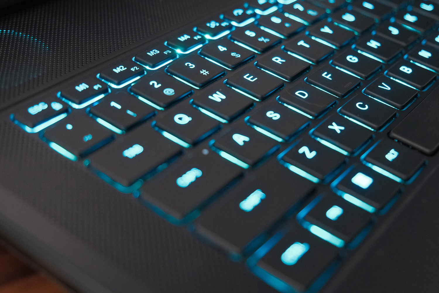 Alienware 16 Area-51 review 2025 keys