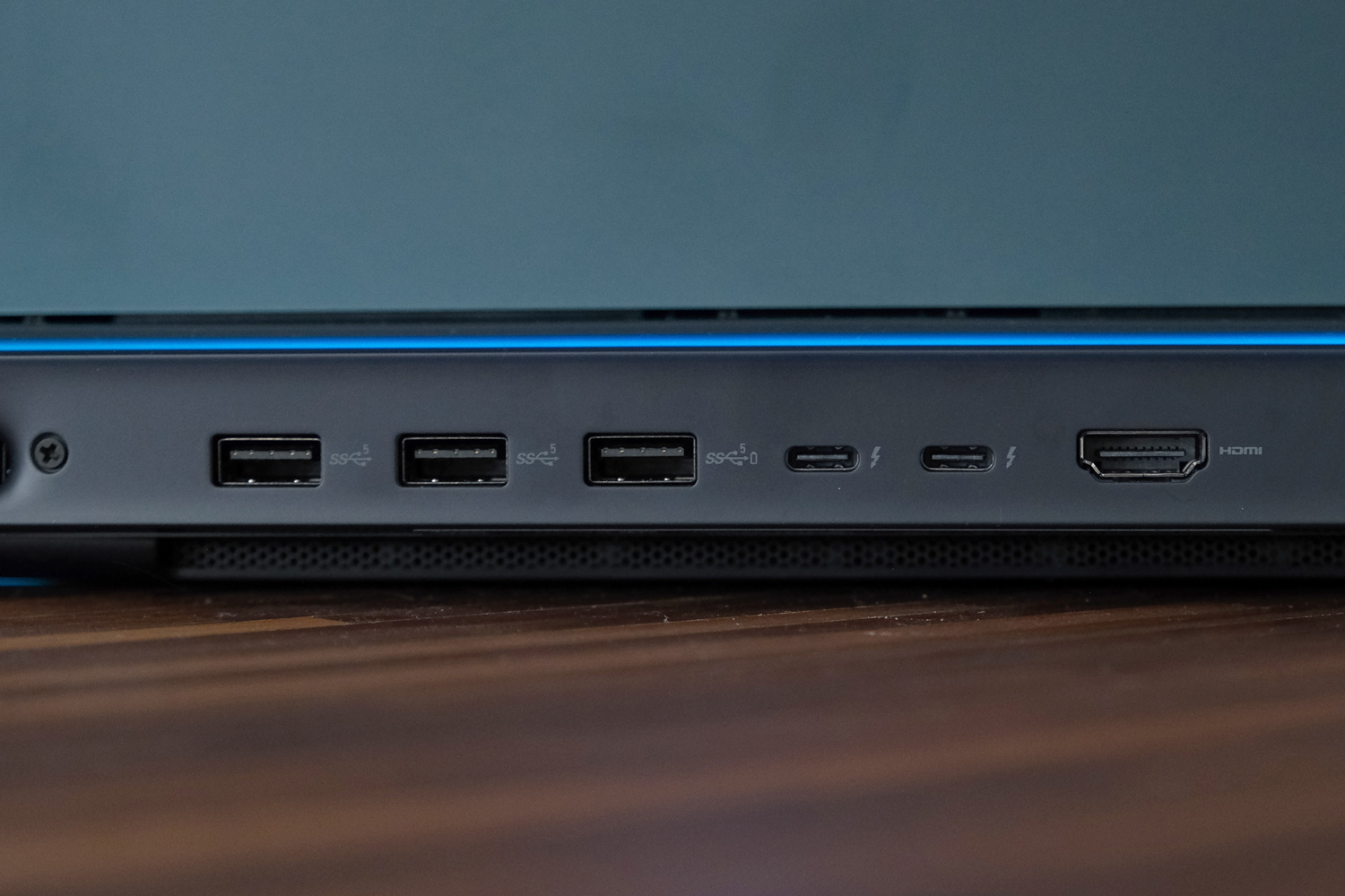 Alienware 16 Area-51 review 2025 ports rear