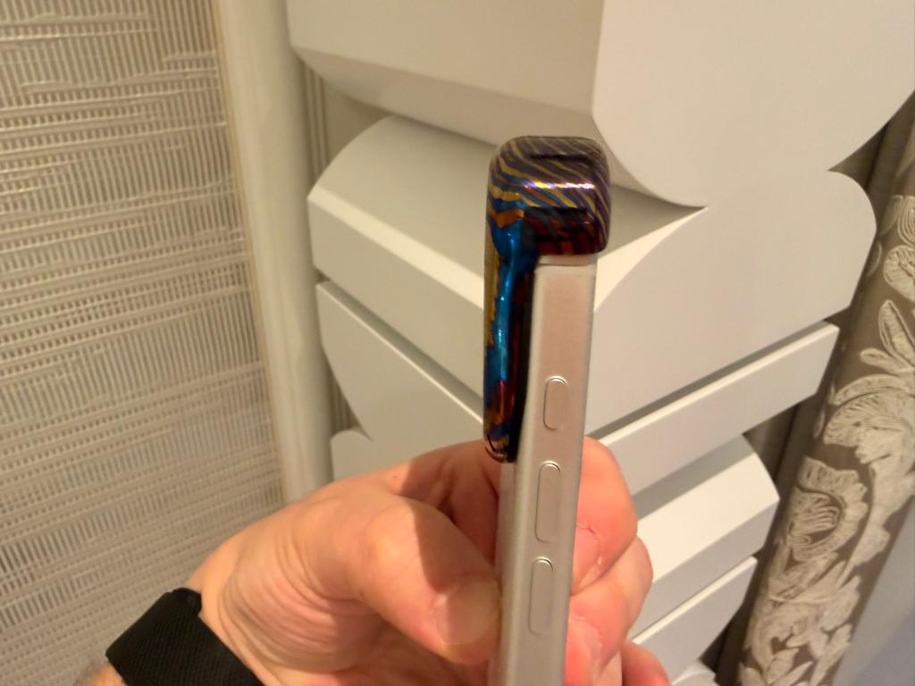 Side profile of the Damascus finish