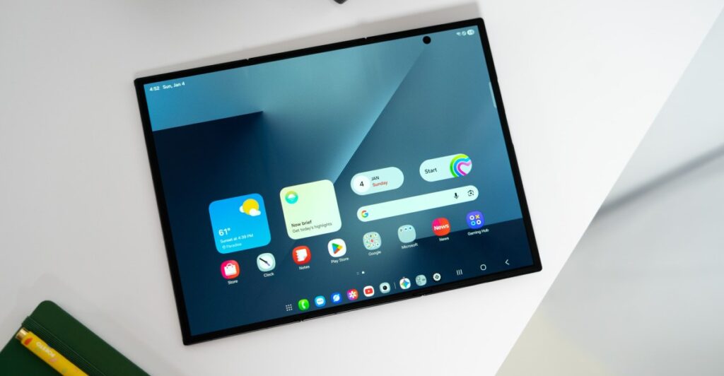 I just want to keep unfolding the Samsung Z Trifold