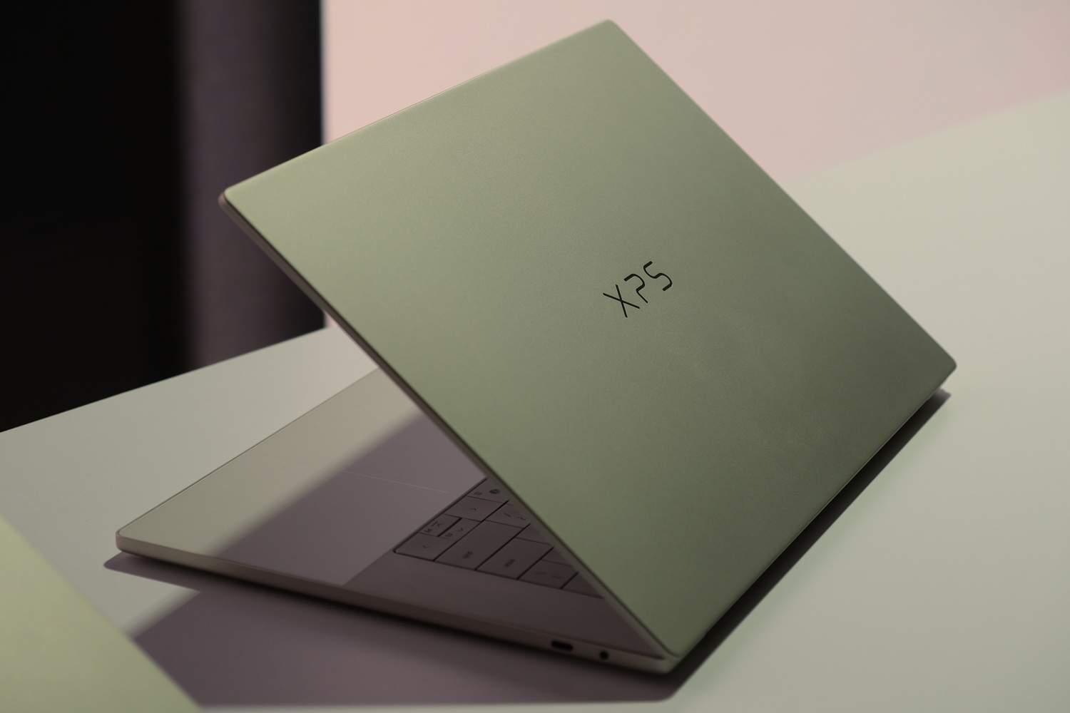 Dell XPS 14 CES 2026 Shimmer