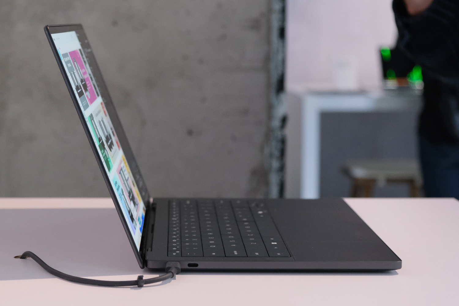 Dell XPS 14 CES 2026 side