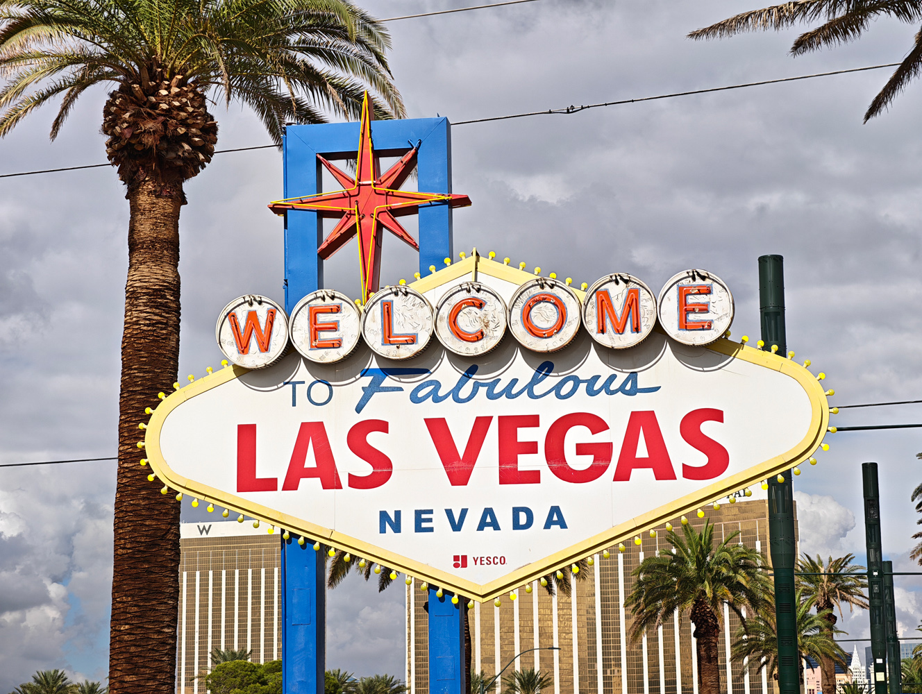 Honor Magic 8 Pro camera samples las vegas sign