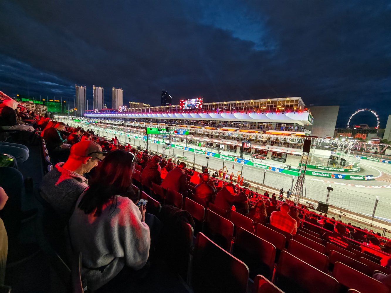 Honor Magic 8 Pro camera samples low light grandstand