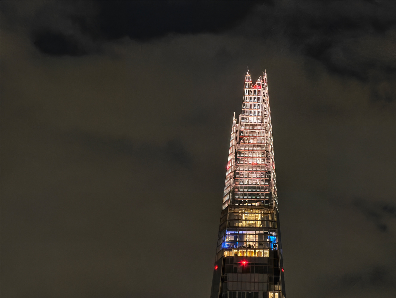 Honor Magic 8 Pro camera samples shard at night zoom