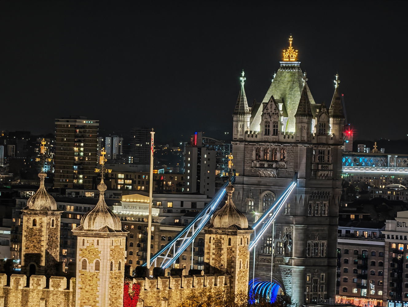 Honor Magic 8 Pro camera samples tower bridge at night zoom