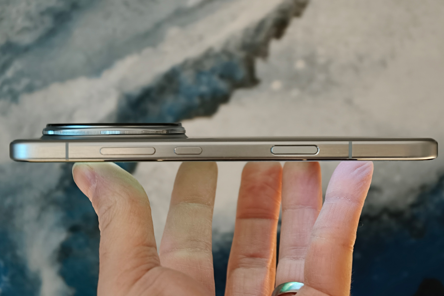 Honor Magic 8 Pro review side profile