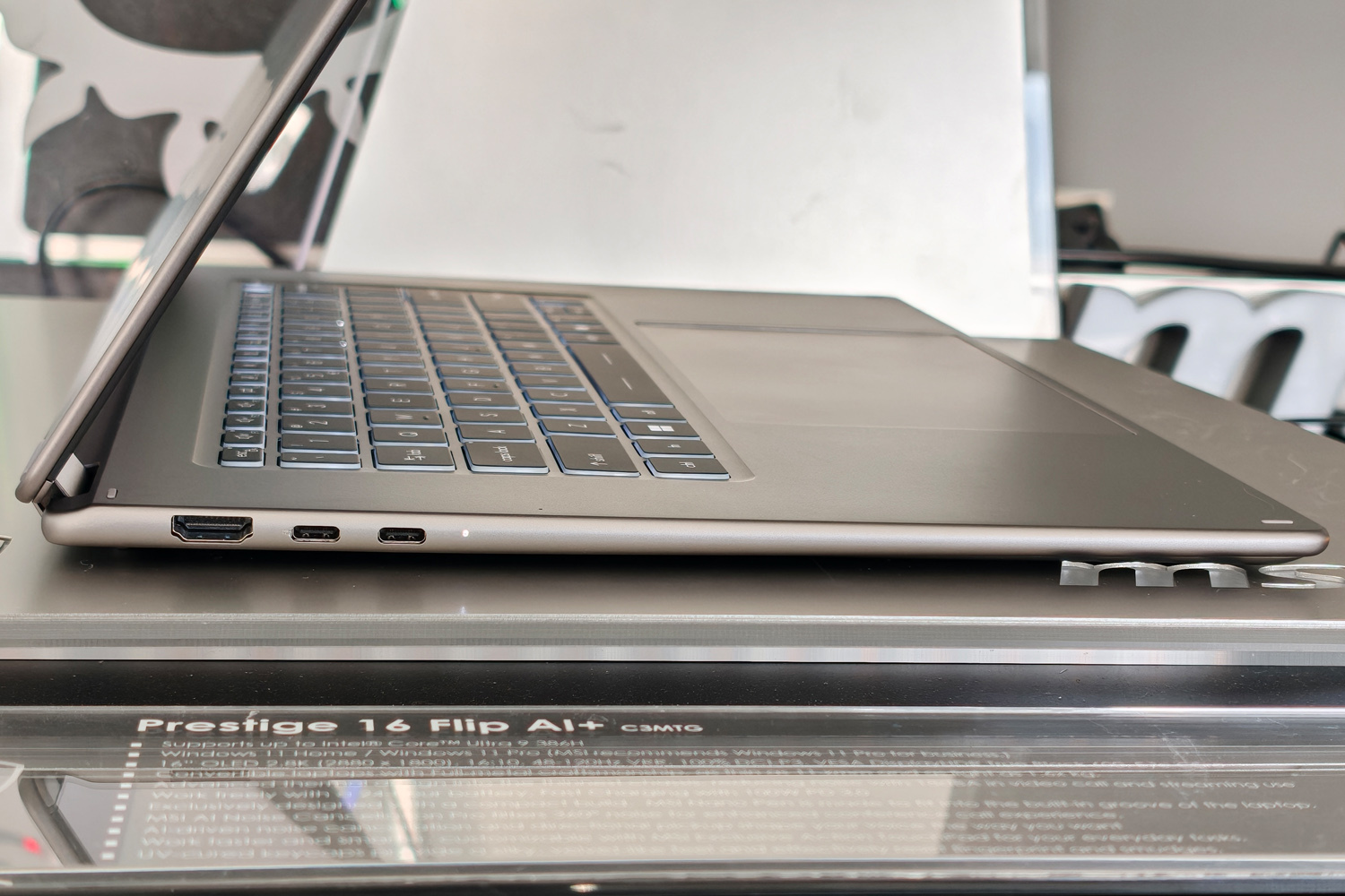 MSI Prestige 16 Flip AI+ CES 2026 ports left