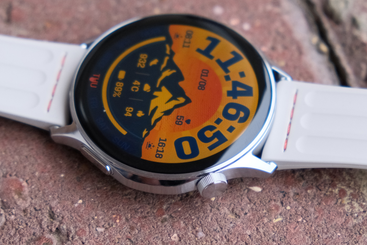 OnePlus Watch Lite review digital crown